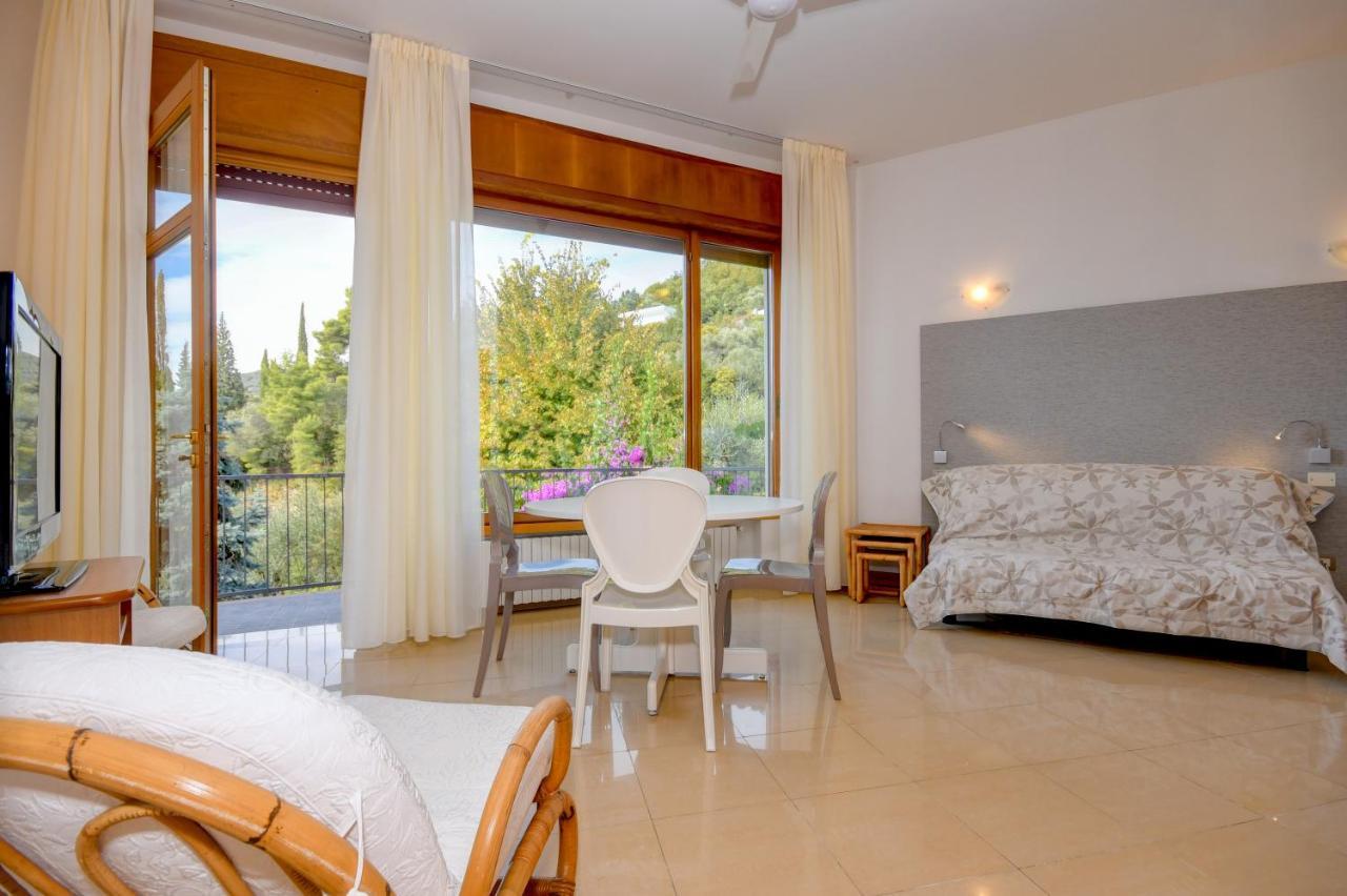 La Villa Fasano Gardone Riviera Exterior photo